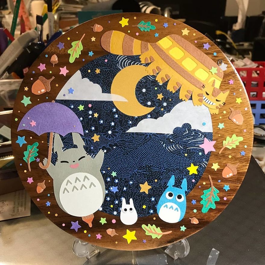 Totoro Party!!! ✧*｡٩(ˊᗜˋ*)و✧*｡ No Such Thing As Too Many Stars Muahaha (๑•̀ ͜>•́)✧ #papercutting #papercut #cutoodle #cutpaper #totoro #catbus #ghibli #studioghibli #paperart