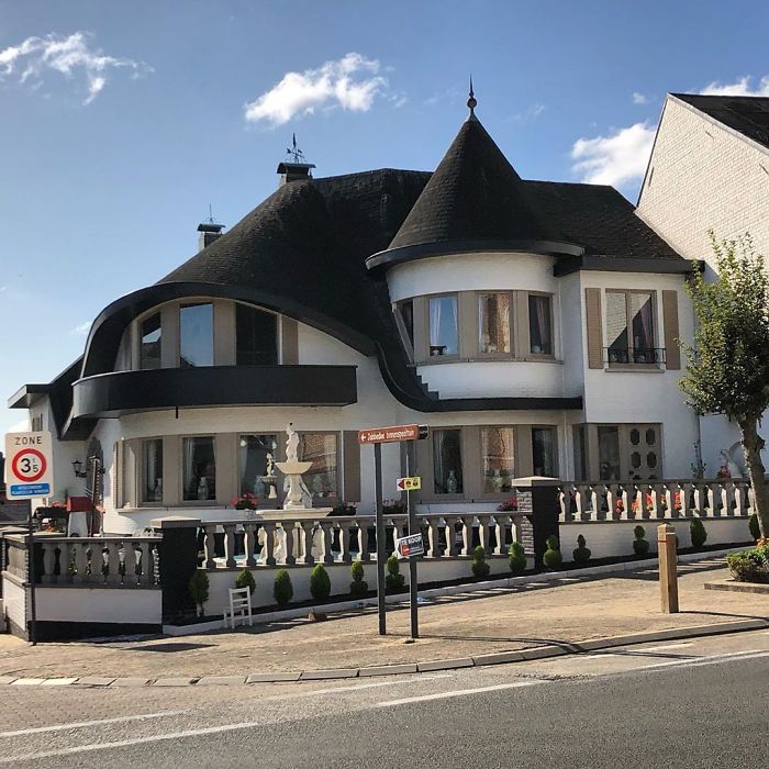 Did You Know That The Castle Of Walt Disney Was Inspired By A Castle In Belgium? This Wasn’t It