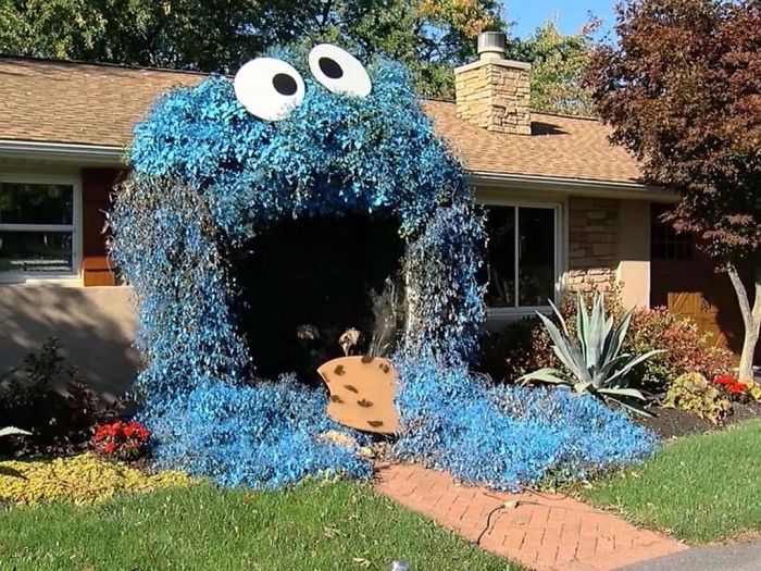 This Woman Turned Her Front Porch Into A Giant Cookie Monster For Halloween