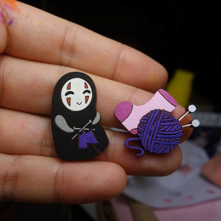 A Smol Cheerful Noface (That Will Be Made Into A Collar Pin Set!) I'm Honestly A Little Terrified I Won't Have Much Merch For The #smashcon Weekend Aaaaaaa (｡ŏ_ŏ)〣 I Am The World's Slowest Painter ヾ(*･ω･)ﾉﾞ#noface #studioghibli #ghibli #spiritedaway