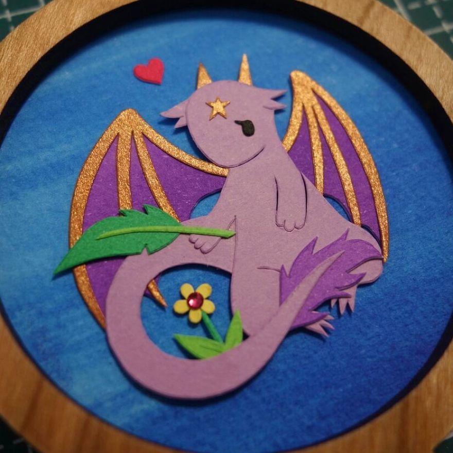 5/31 - No Surprise That The Shyest Dragonlet Is Also The Sweetest Aaaaaa (｡•́︿•̀｡) He Also Likes Protecting Small Flowers From The Sun On Super Hot Days ヽ(；▽；)ノ
#cutober #papercutting #papercut #cutpaper #papercuttingart #cutoodle #dragonlet #dragon