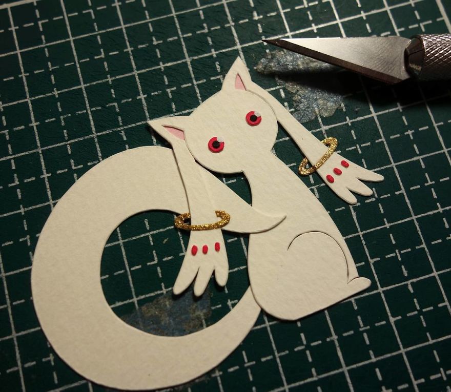 ／人 ◕ ‿‿ ◕ 人 ＼﻿✧ #papercutting #papercut #cutoodle #cutpaper #paperart #kirie #madokamagica #kyubey #madoka #wip