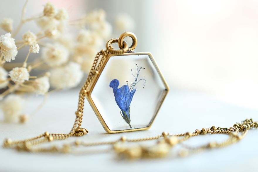 I Preserve Flowers In Resin