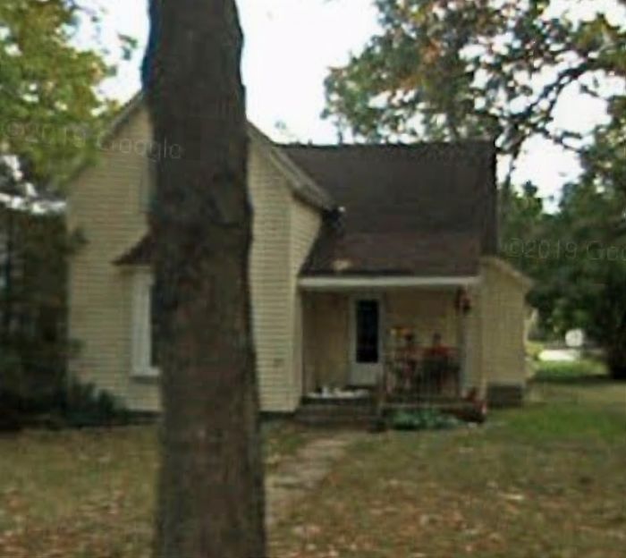 People-Share-Images-Of-Dead-Relatives-And-Pets-Found-On-Streat-View