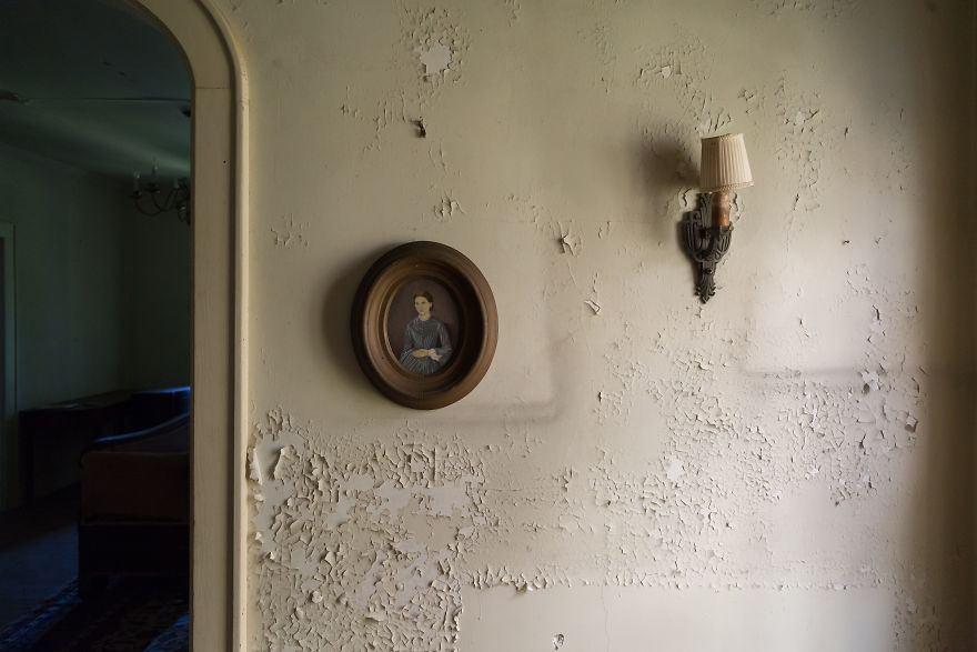 I Explored The Remains Of An Abandoned Mansion Filled With American History I Explored The Remains Of An Abandoned Mansion Filled With American History