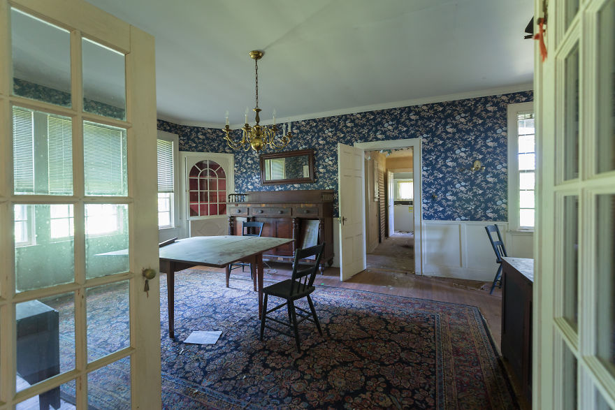 I Explored The Remains Of An Abandoned Mansion Filled With American History I Explored The Remains Of An Abandoned Mansion Filled With American History