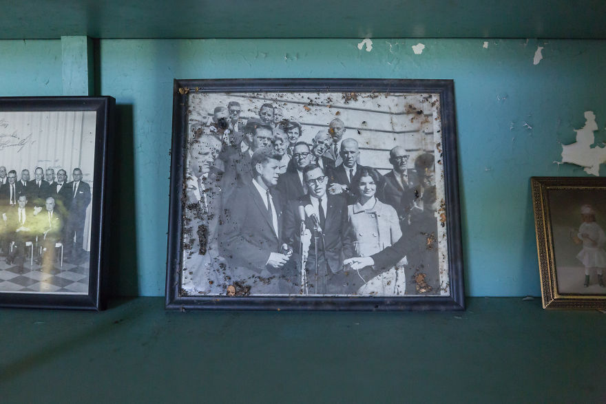 I Explored The Remains Of An Abandoned Mansion Filled With American History I Explored The Remains Of An Abandoned Mansion Filled With American History