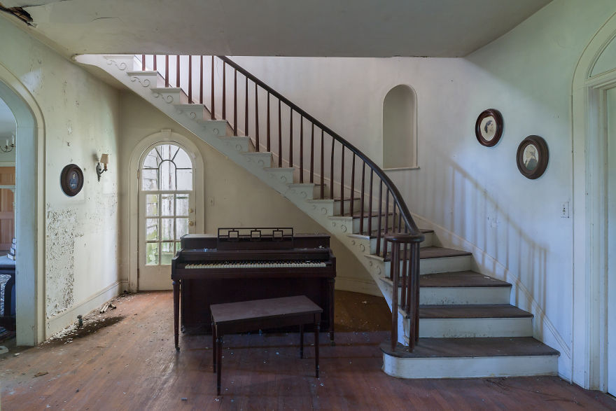 I Explored The Remains Of An Abandoned Mansion Filled With American History I Explored The Remains Of An Abandoned Mansion Filled With American History