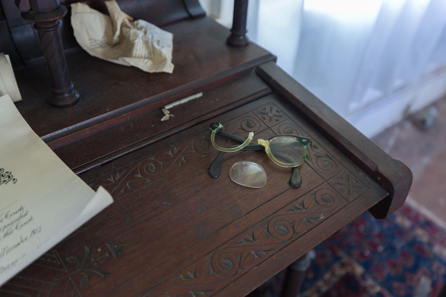 I Explored The Remains Of An Abandoned Mansion Filled With American History I Explored The Remains Of An Abandoned Mansion Filled With American History