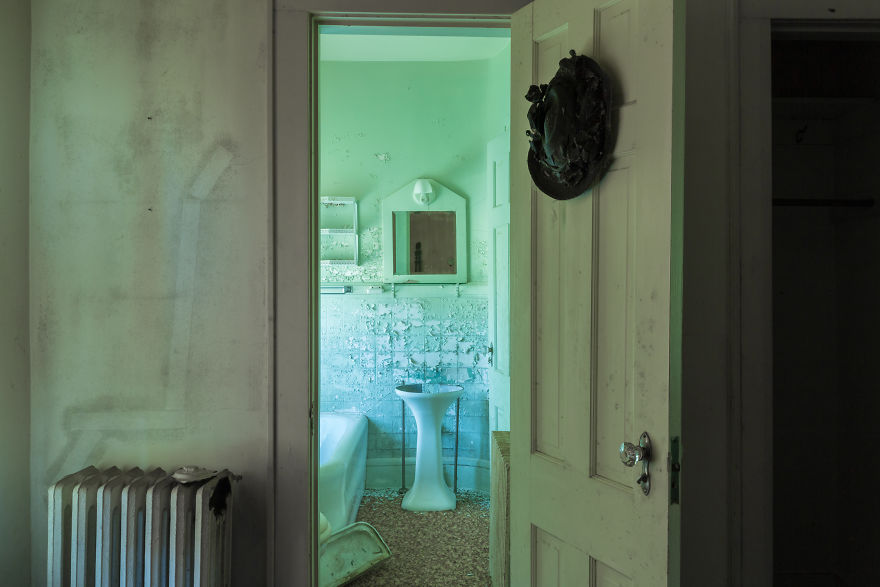 I Explored The Remains Of An Abandoned Mansion Filled With American History I Explored The Remains Of An Abandoned Mansion Filled With American History