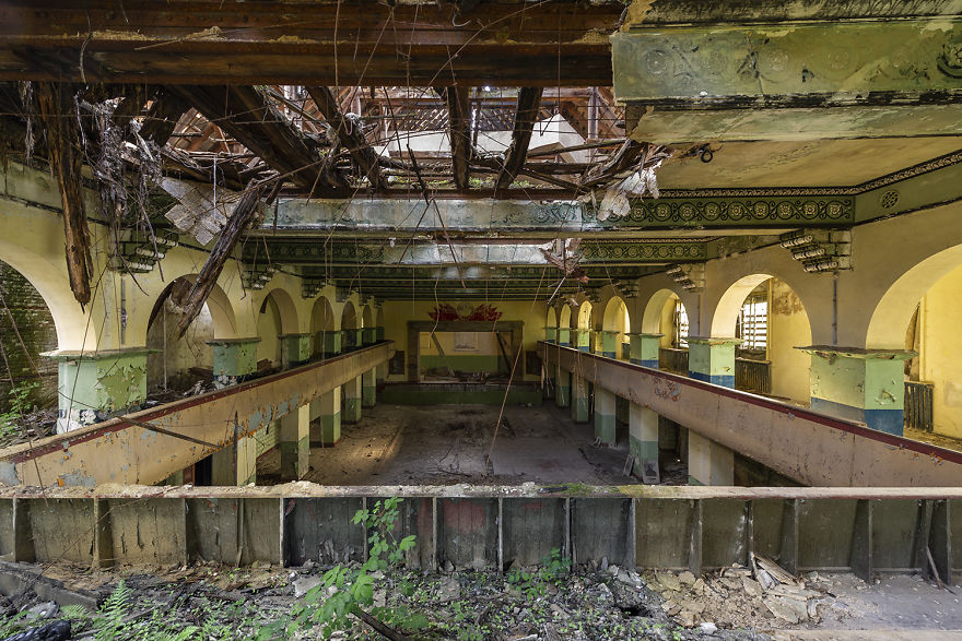 I Photograph Abandoned And Forgotten Ballroom In Germany