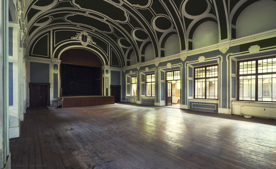 I Photograph Abandoned And Forgotten Ballroom In Germany