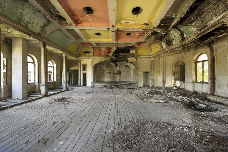 I Photograph Abandoned And Forgotten Ballroom In Germany