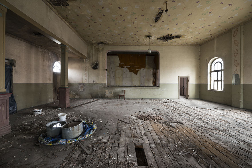 I Photograph Abandoned And Forgotten Ballroom In Germany