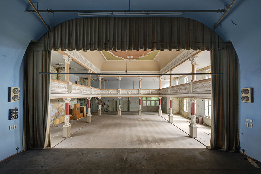 I Photograph Abandoned And Forgotten Ballroom In Germany