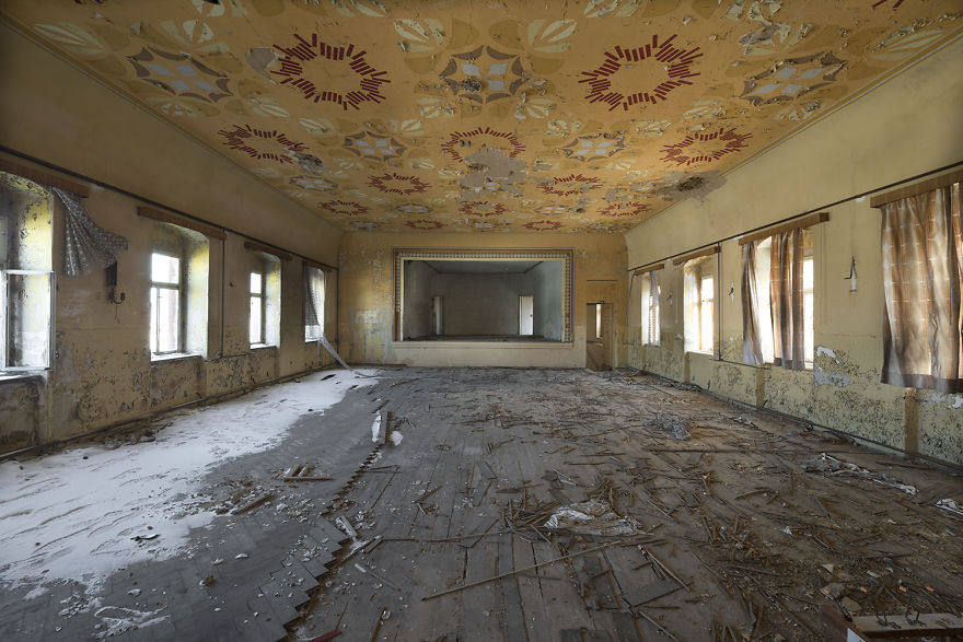 I Photograph Abandoned And Forgotten Ballroom In Germany
