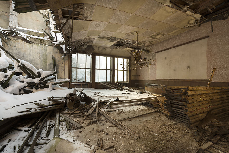 I Photograph Abandoned And Forgotten Ballroom In Germany