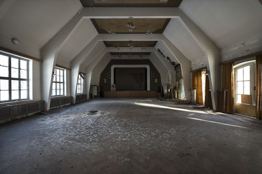 I Photograph Abandoned And Forgotten Ballroom In Germany