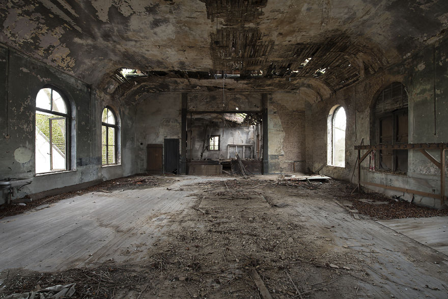 I Photograph Abandoned And Forgotten Ballroom In Germany