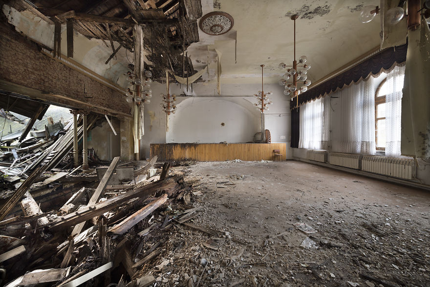 I Photograph Abandoned And Forgotten Ballroom In Germany
