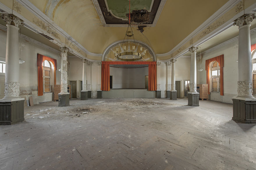 I Photograph Abandoned And Forgotten Ballroom In Germany