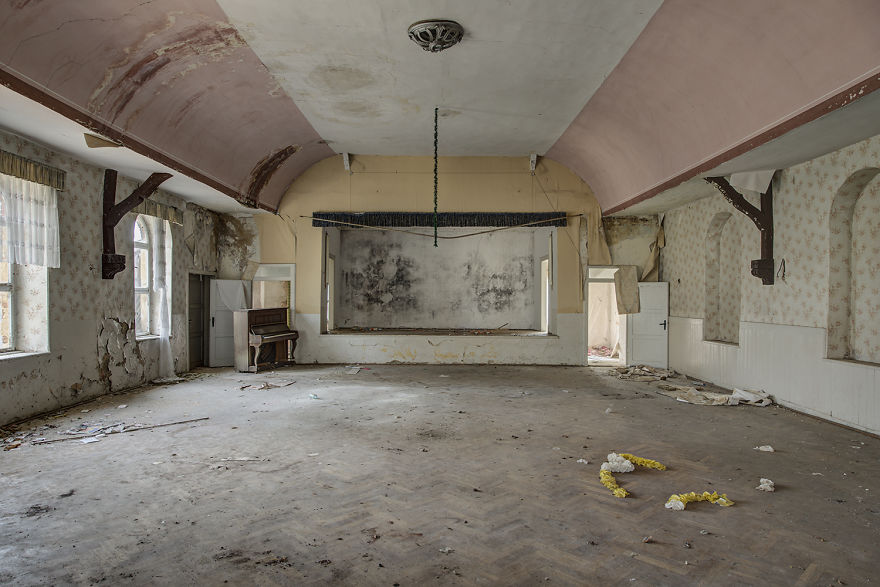 I Photograph Abandoned And Forgotten Ballroom In Germany