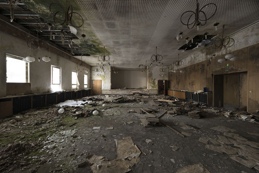 I Photograph Abandoned And Forgotten Ballroom In Germany