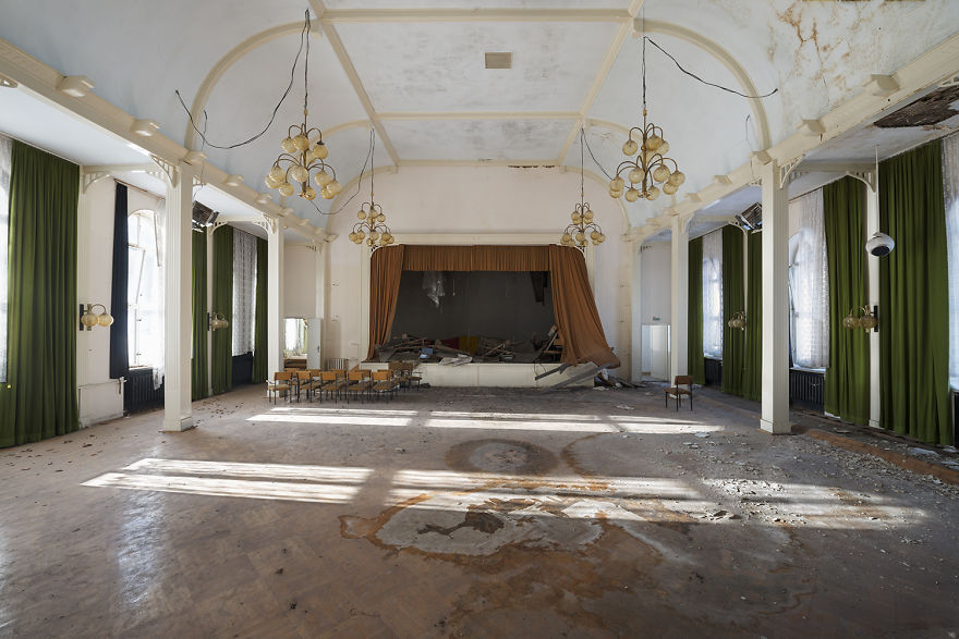 I Photograph Abandoned And Forgotten Ballroom In Germany