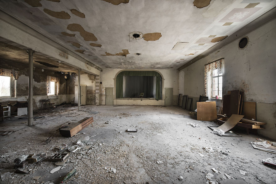 I Photograph Abandoned And Forgotten Ballroom In Germany