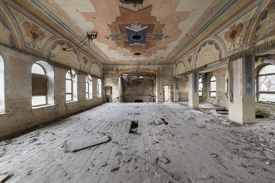 I Photograph Abandoned And Forgotten Ballroom In Germany