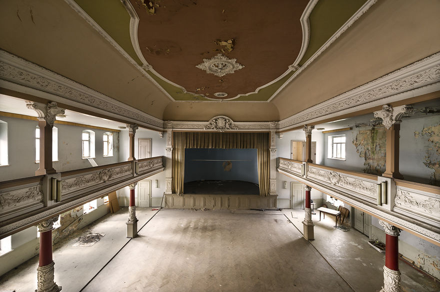 I Photograph Abandoned And Forgotten Ballroom In Germany