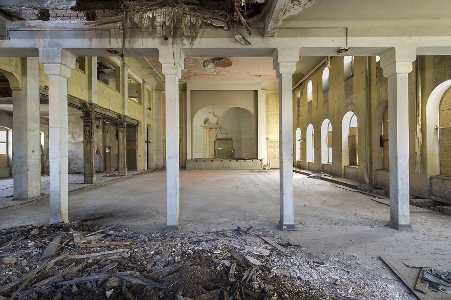 I Photograph Abandoned And Forgotten Ballroom In Germany