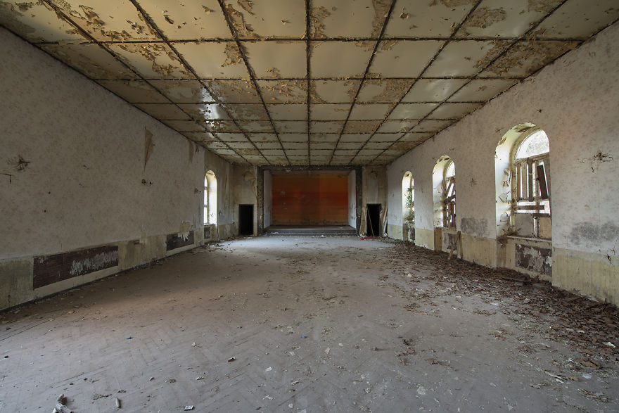 I Photograph Abandoned And Forgotten Ballroom In Germany
