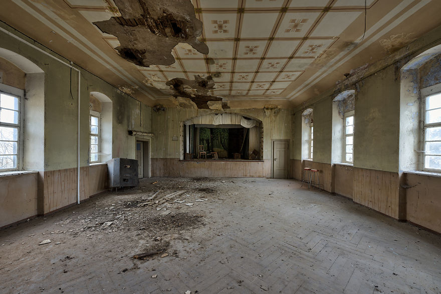 I Photograph Abandoned And Forgotten Ballroom In Germany