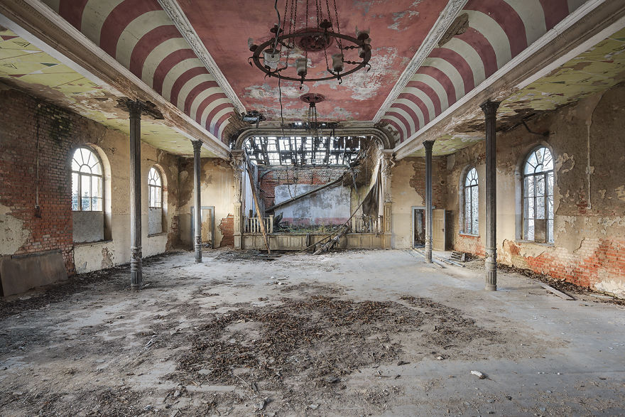 I Photograph Abandoned And Forgotten Ballroom In Germany