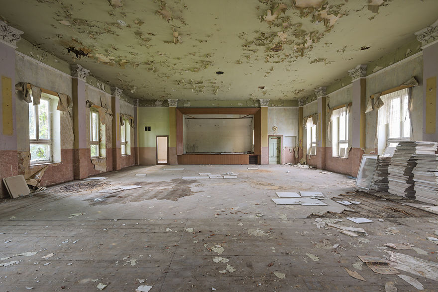 I Photograph Abandoned And Forgotten Ballroom In Germany