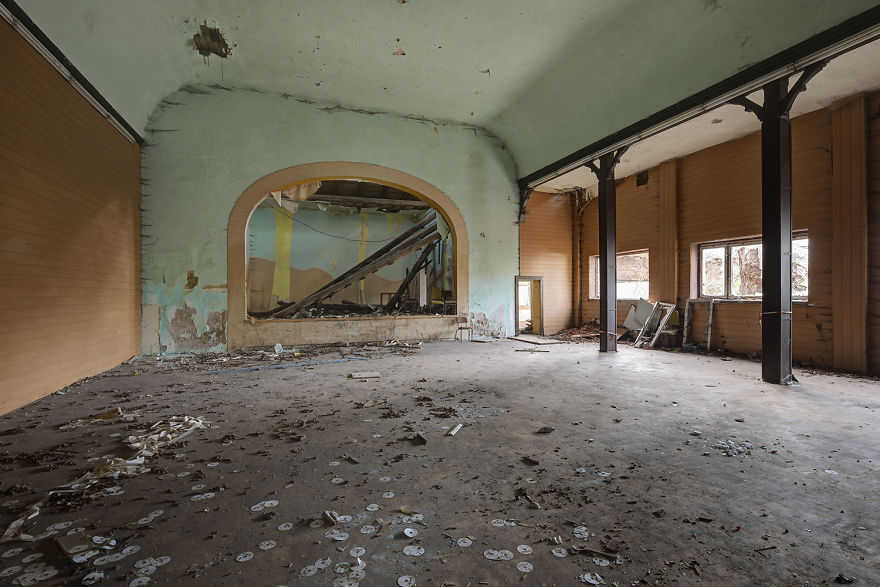 I Photograph Abandoned And Forgotten Ballroom In Germany