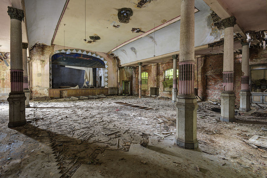 I Photograph Abandoned And Forgotten Ballroom In Germany