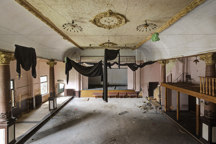 I Photograph Abandoned And Forgotten Ballroom In Germany