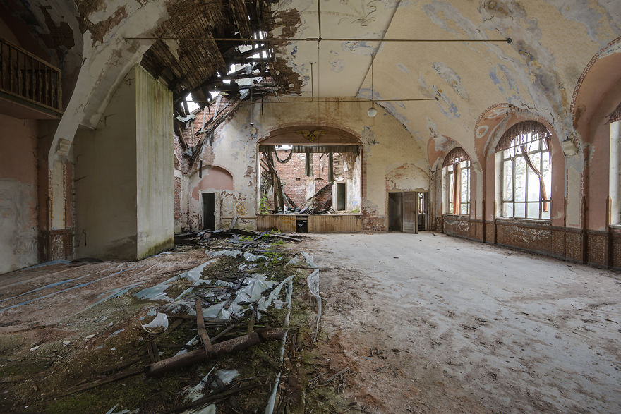 I Photograph Abandoned And Forgotten Ballroom In Germany