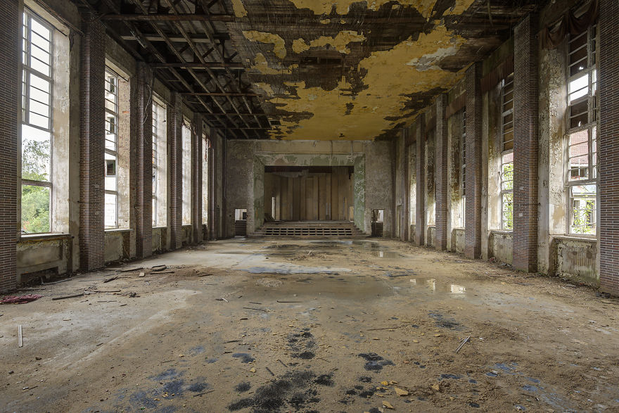 I Photograph Abandoned And Forgotten Ballroom In Germany