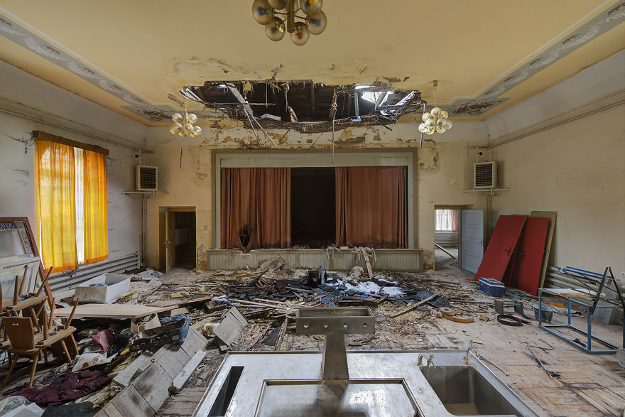 I Photograph Abandoned And Forgotten Ballroom In Germany