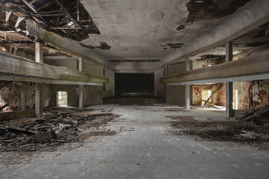 I Photograph Abandoned And Forgotten Ballroom In Germany