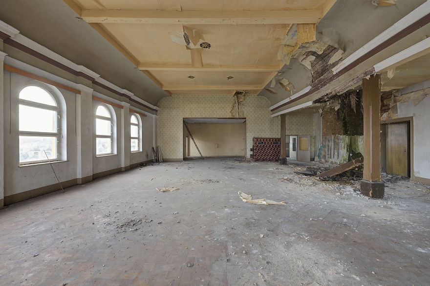 I Photograph Abandoned And Forgotten Ballroom In Germany