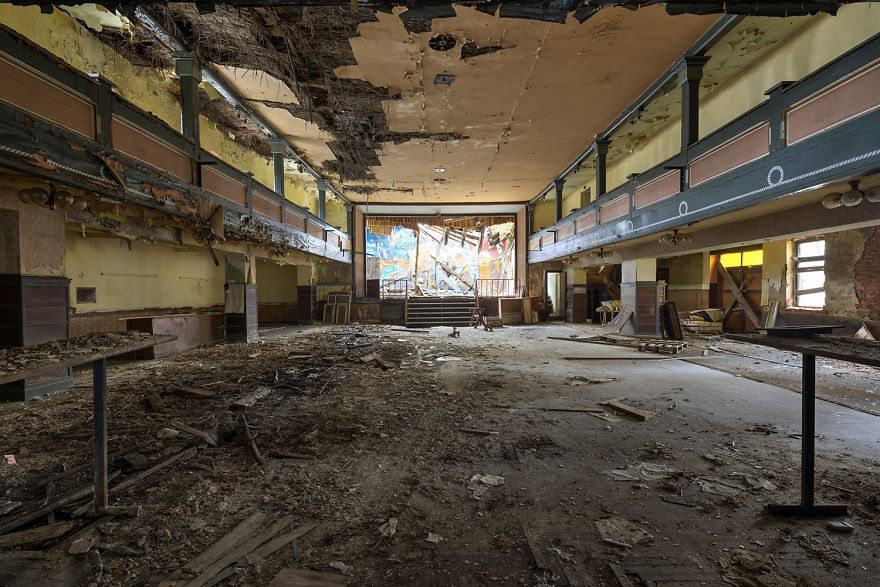 I Photograph Abandoned And Forgotten Ballroom In Germany