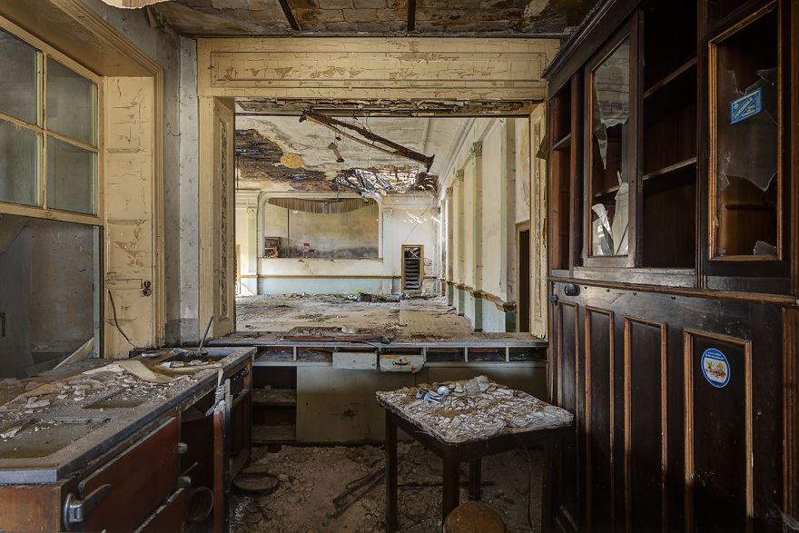 I Photograph Abandoned And Forgotten Ballroom In Germany