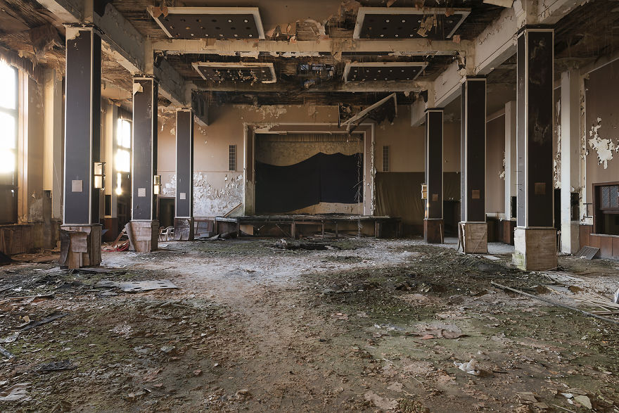 I Photograph Abandoned And Forgotten Ballroom In Germany