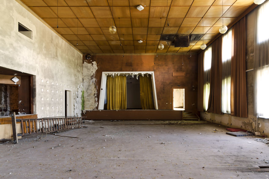 I Photograph Abandoned And Forgotten Ballroom In Germany