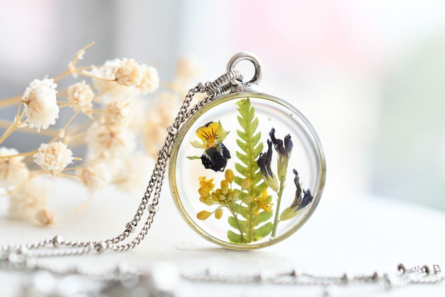 I Preserve Flowers In Resin