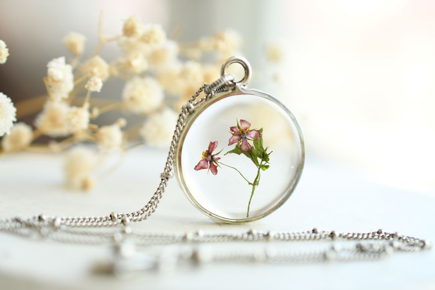 I Preserve Flowers In Resin